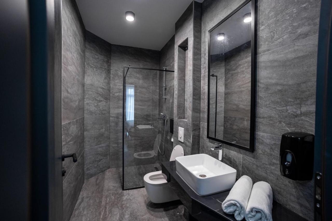 Griffon Bar Food Apartments Struga Exterior foto