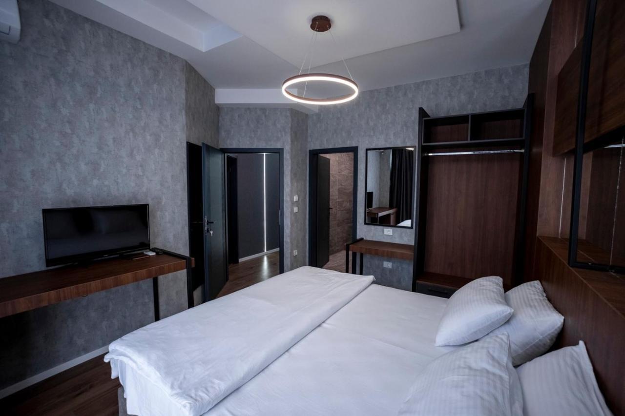 Griffon Bar Food Apartments Struga Exterior foto