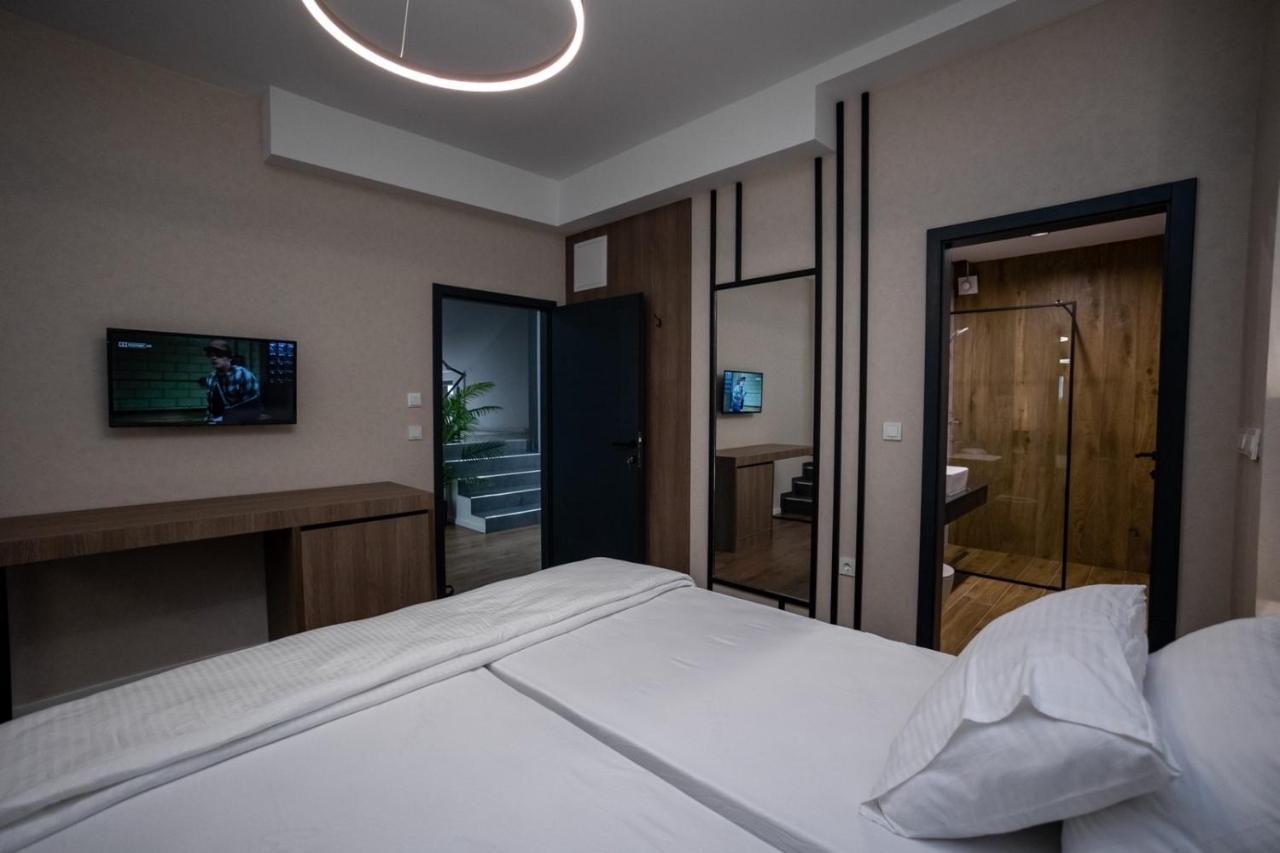 Griffon Bar Food Apartments Struga Exterior foto