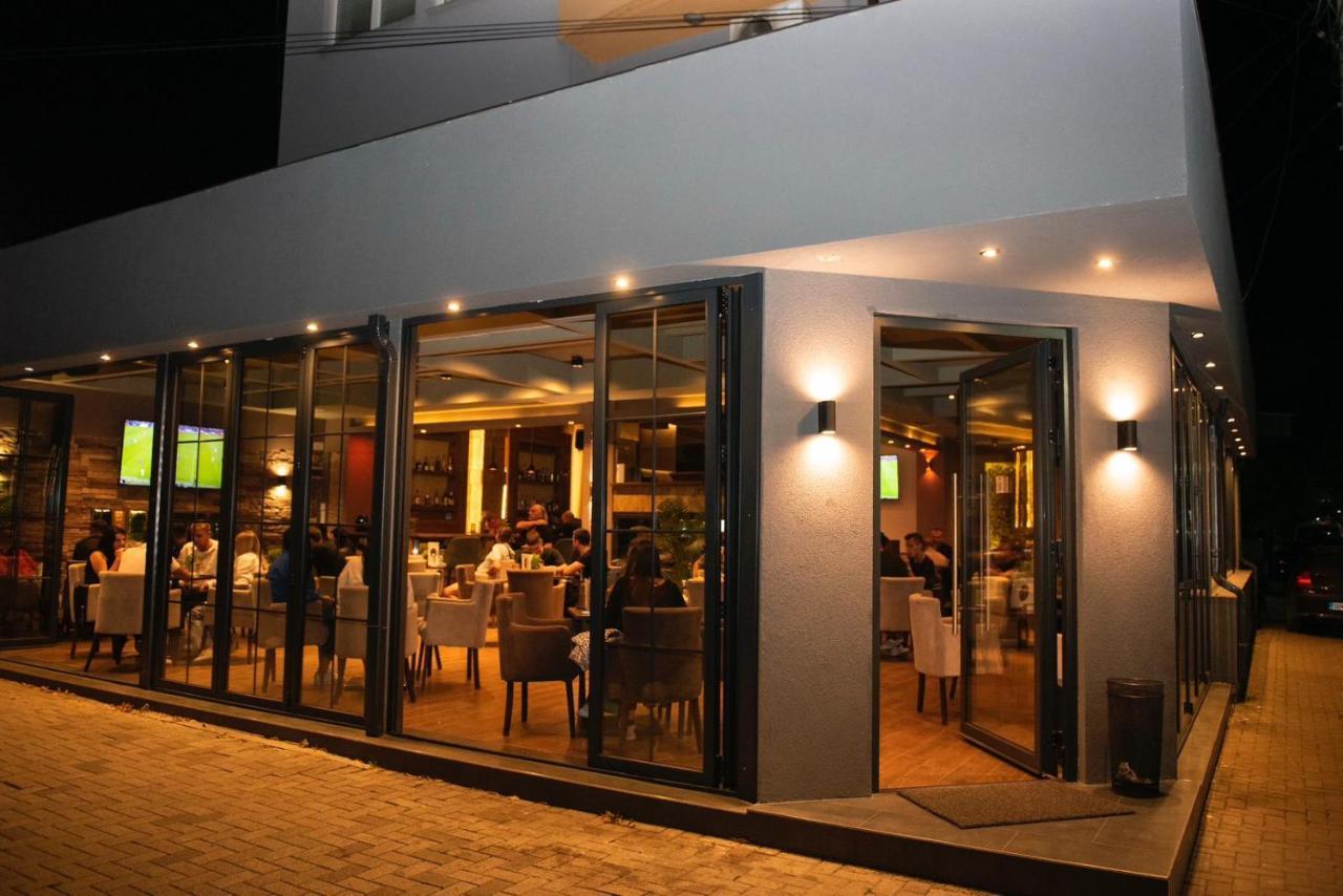 Griffon Bar Food Apartments Struga Exterior foto
