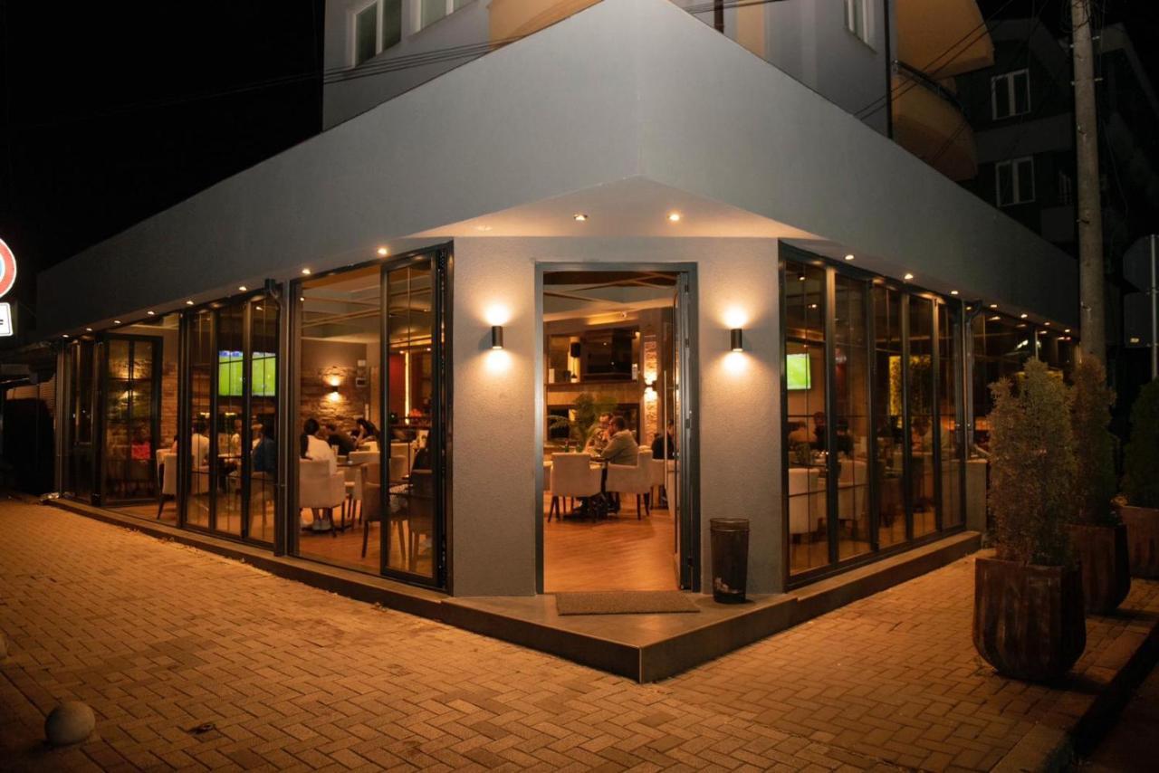 Griffon Bar Food Apartments Struga Exterior foto